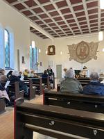 Gemeinde im Erntedankgottesdienst