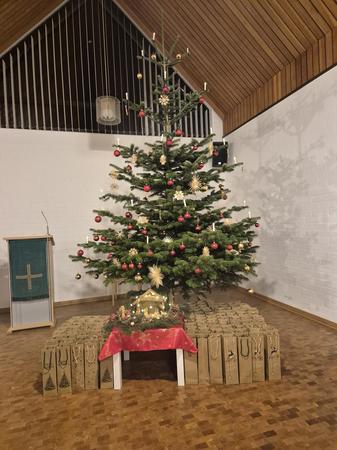 Weihnachtsbaum im Gemeindehaus