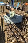 Baby auf Krabbeldecke