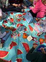 Waldgottesdienst malende Kinder