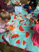 Waldgottesdienst malende Kinder