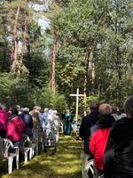Waldgottesdienst Segen durch Pfarrer Jaeger